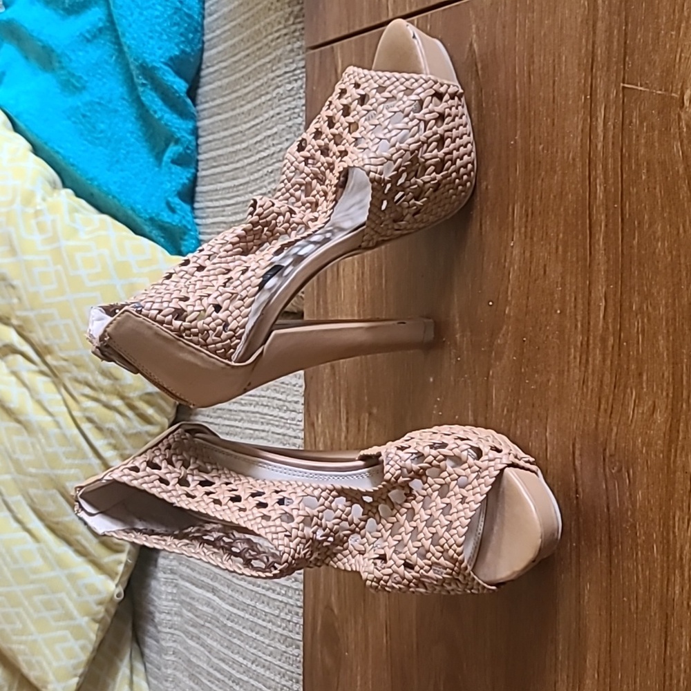 Izabella Rue Heels - Picture 3 of 6